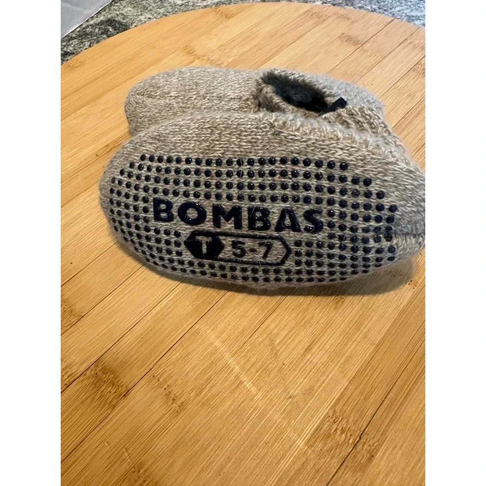 Bombas Toddler Gripper Slippers Oatmeal Beige Knit House‎ Shoes Size 5-7 Toddler